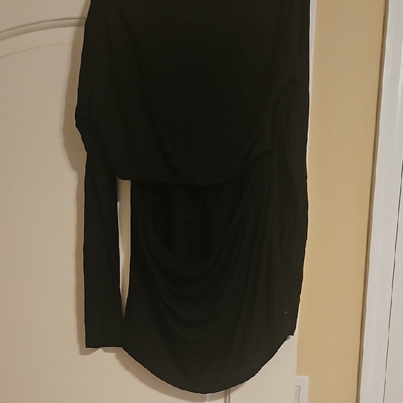 Black Yoga Top - Picture 2 of 3